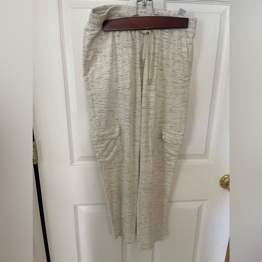 Banana Republic Leisure cargo pants